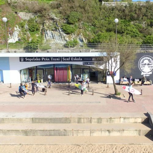 pena-txuri-surf-eskola-location-copia
