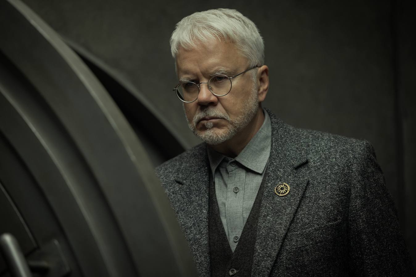 Bernard Holland (Tim Robbins) en la segunda temporada de 'Silo'