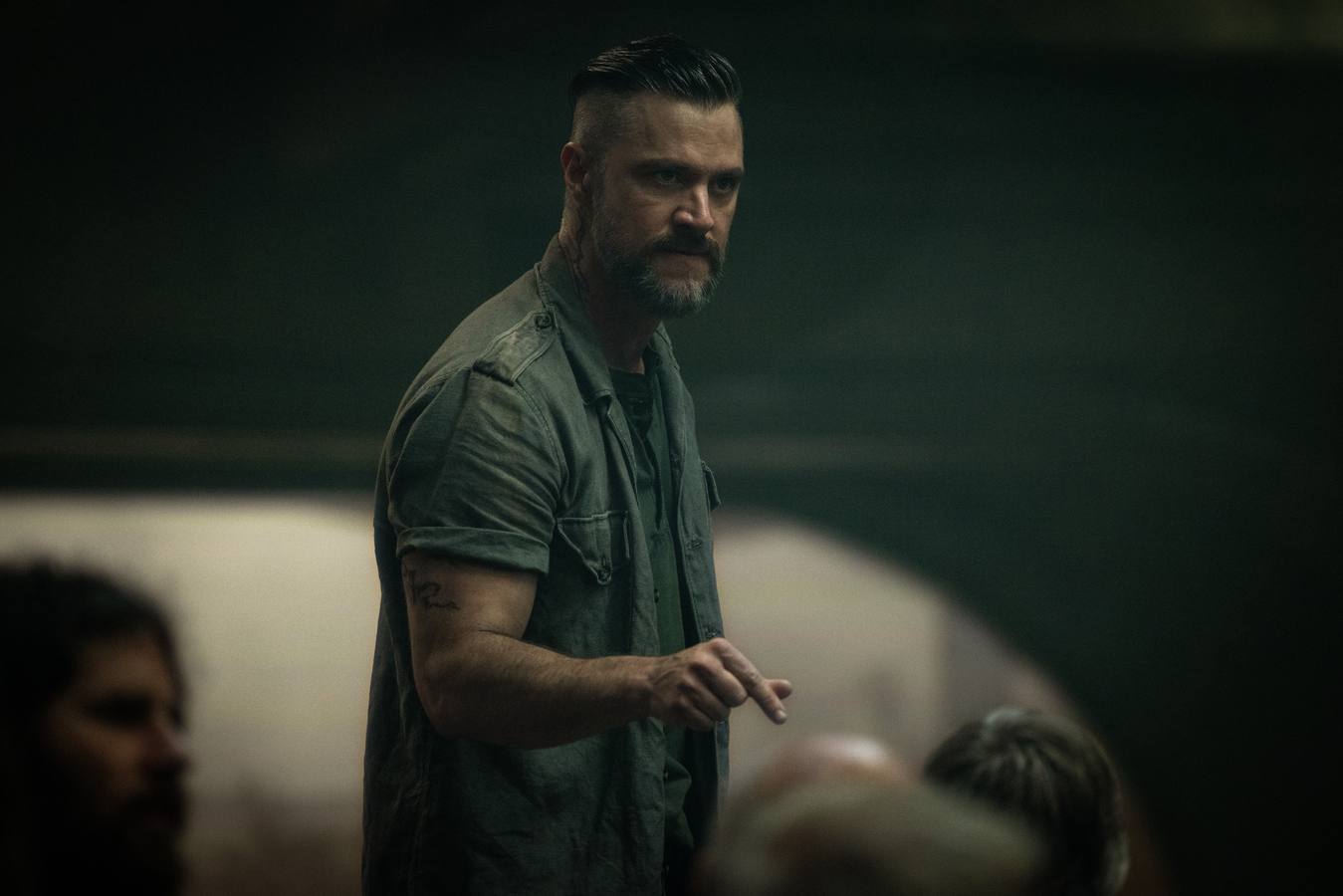 Shane McRae en la segunda temporada de 'Silo'.